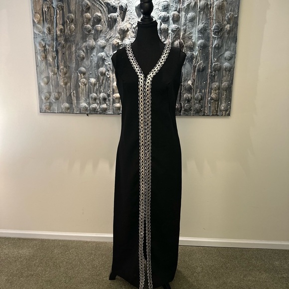 Vintage Dresses & Skirts - 🔴 3 for $23 
Vintage Sz S Dress with Silver Accents